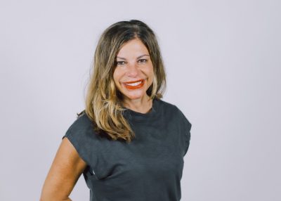 woman with black short sleeve shirt